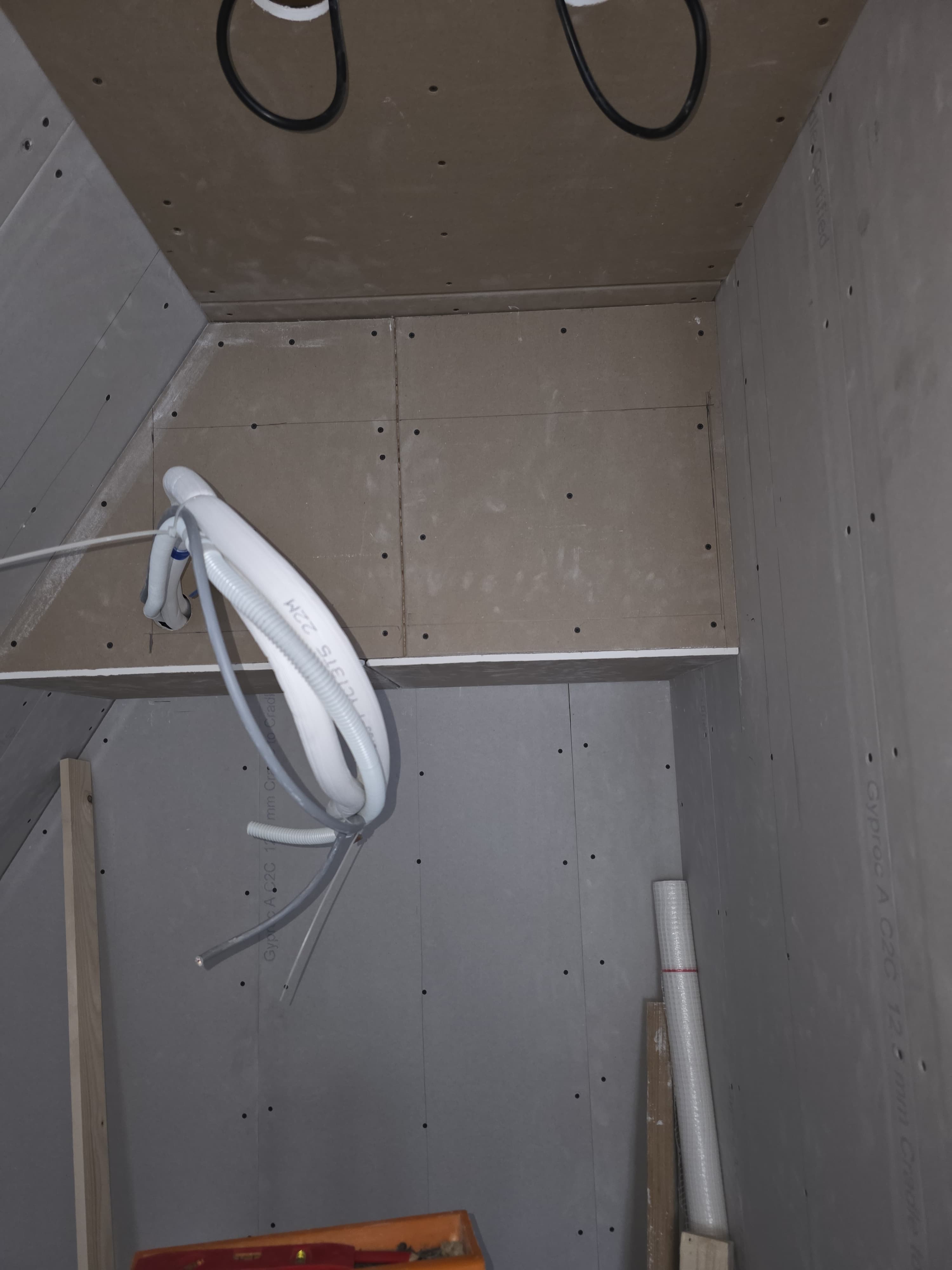 Detail van de panelen en bekabeling